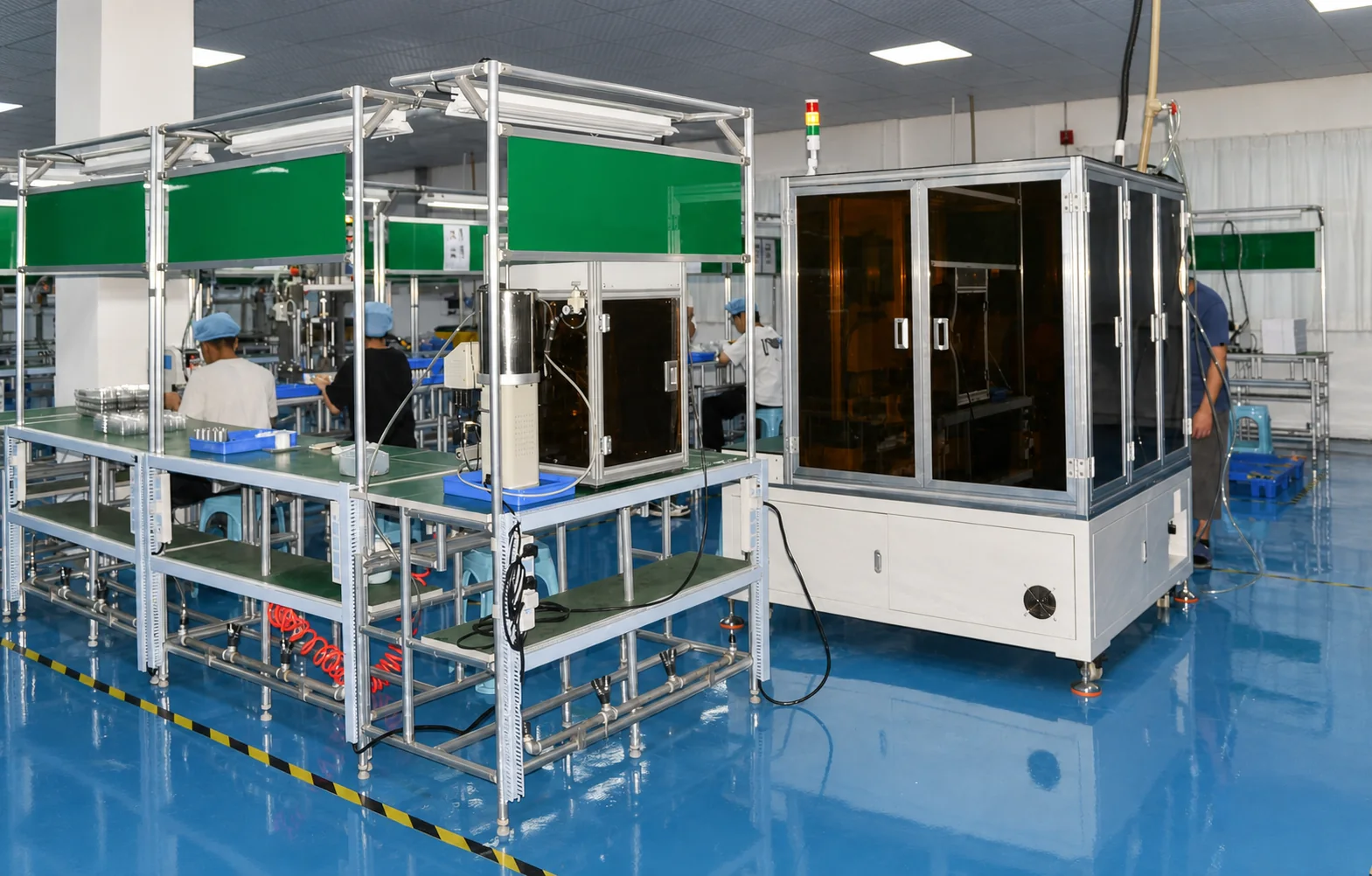 Automated gearbox test station at the manufacturing partner